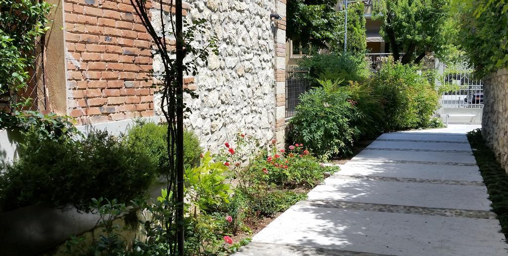 Corte Merighi Charming Rooms Верона Экстерьер фото